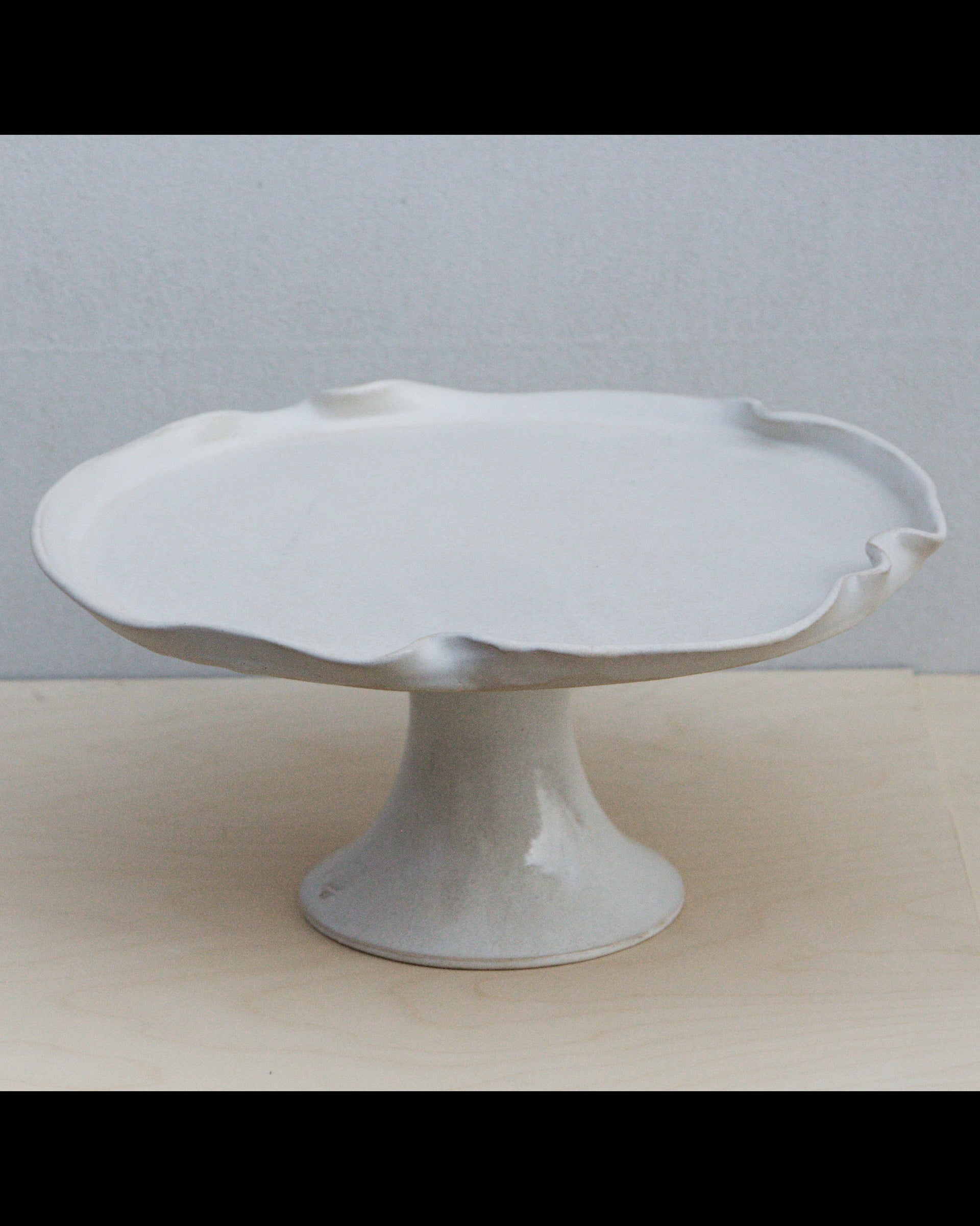 Flow cake stand