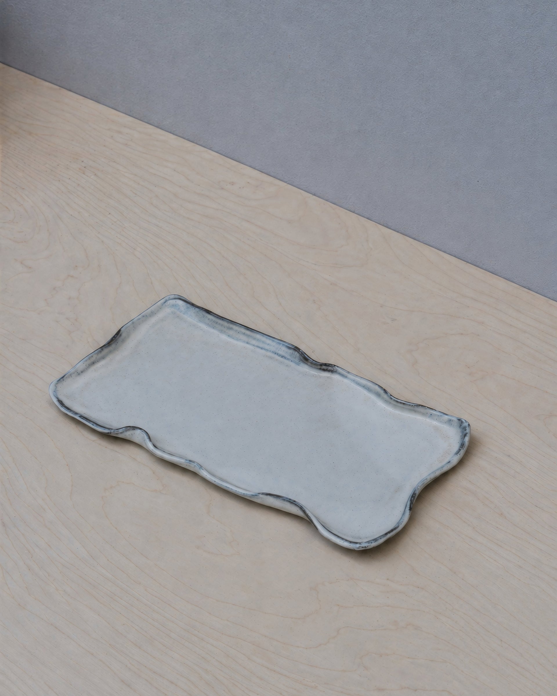 Flow serving plate